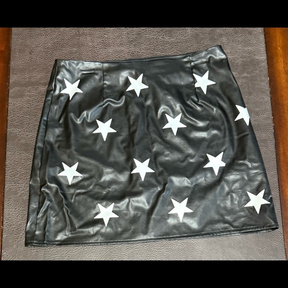 SHEIN Dresses & Skirts - Faux Leather Skirt With Stars